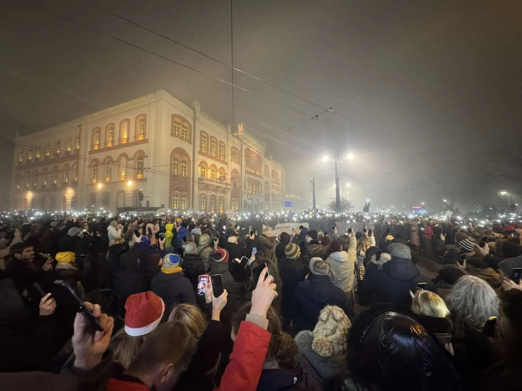Srbija: Studenti ispratili 2024. šutnjom, Vojvodina bez slavlja na otvorenom